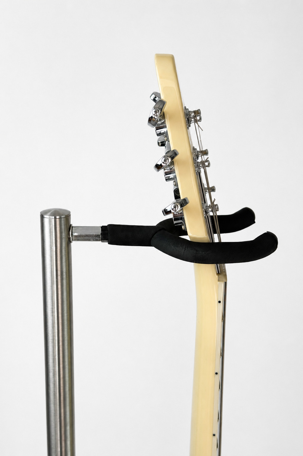 Soft neck support protecting the guitar neck