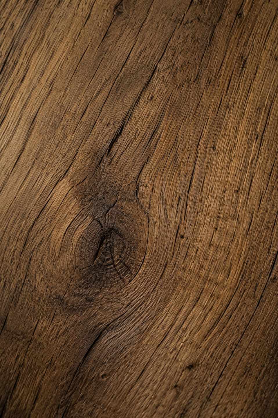 Solid oak wood used in premium guitar stand